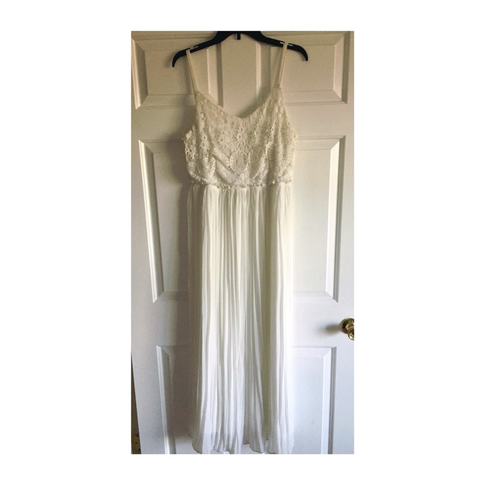 Cato’s white lace dress